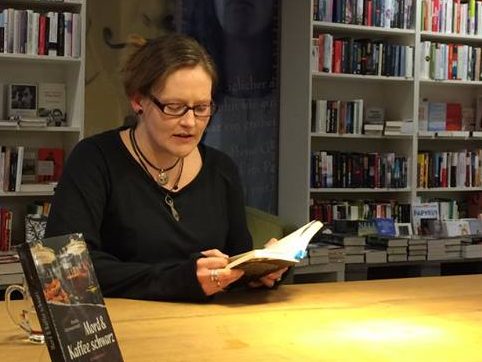 Foto von Klaudia bei einer Lesung